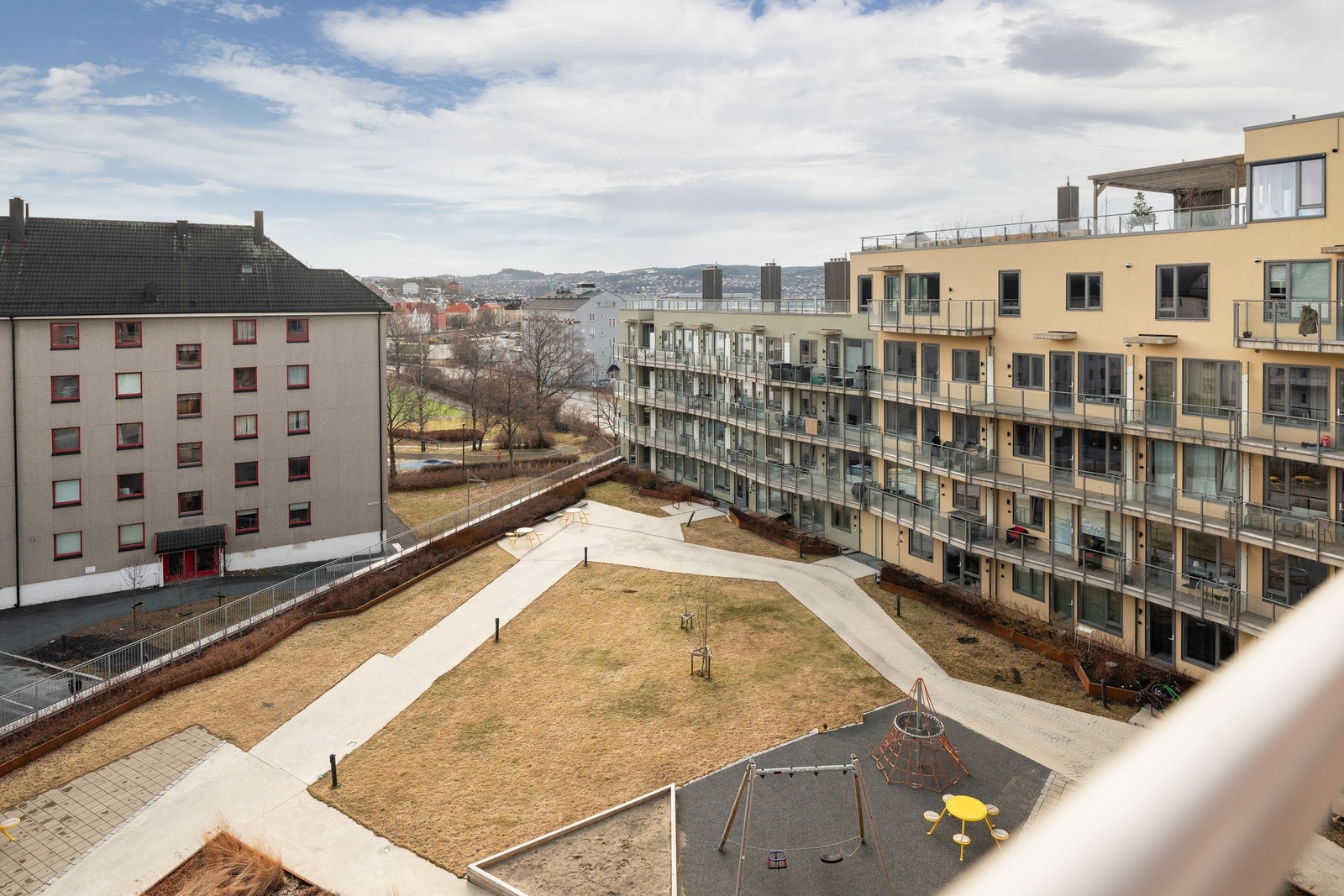 Utgang til fellesområder i Takhagen i 1. etasje Galleribilde