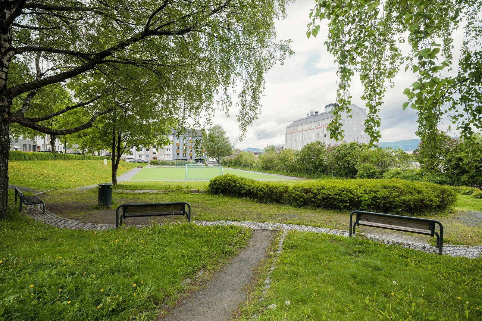 Flere parkområder rett ved leiligheten Galleribilde