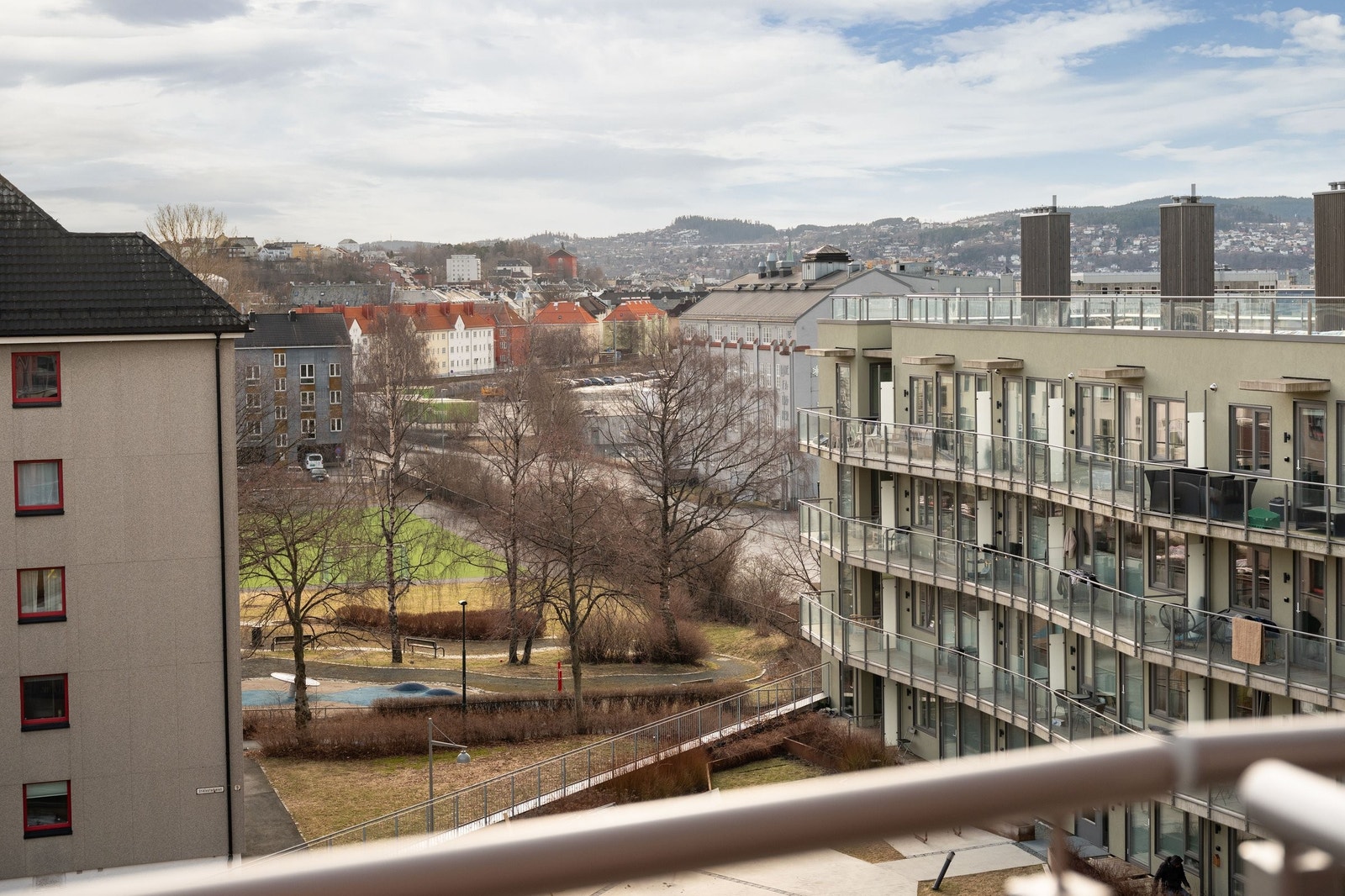 Nyt morgenkaffen med koselig utsikt mot Midtbyen og Byåsen Galleribilde