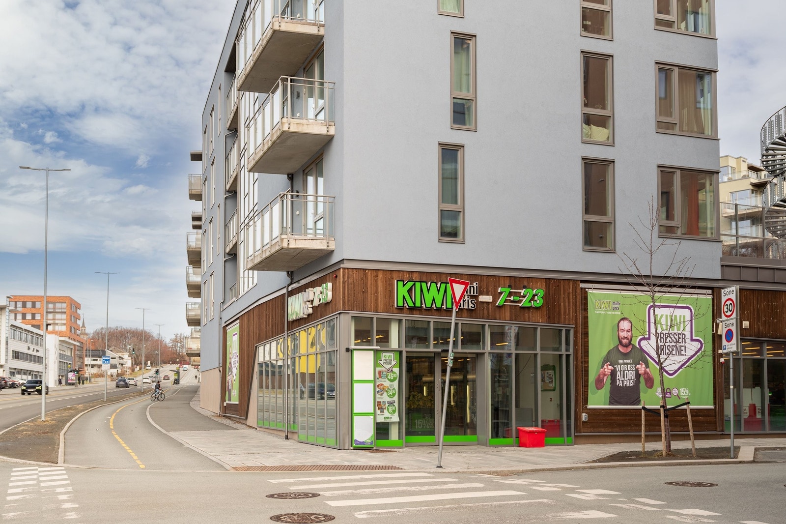 Kiwi og Coop Extra rett over veien Galleribilde