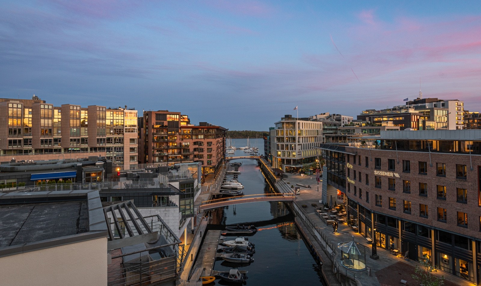 Spektakulær utsikt mot Aker Brygge og Tjuvholmen og optimale solforhold gjennom hele dagen Galleribilde