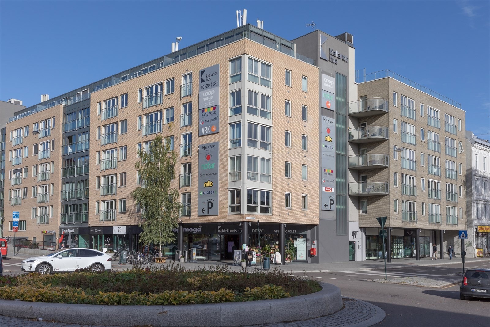 Kiellands hus har et godt utvalg av servicetilbud, bl.a. Coop Mega, vinmonopol og apotek Galleribilde