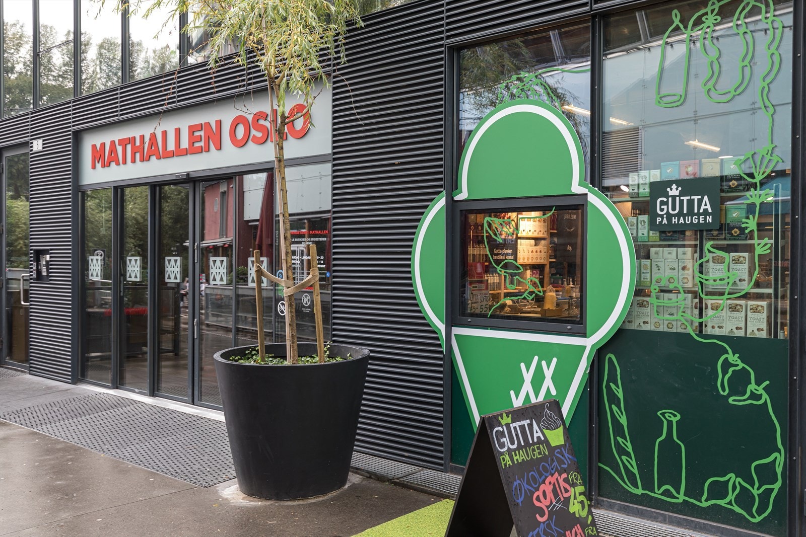 Mathallen med spesialbutikker, kafeer og spisesteder Galleribilde