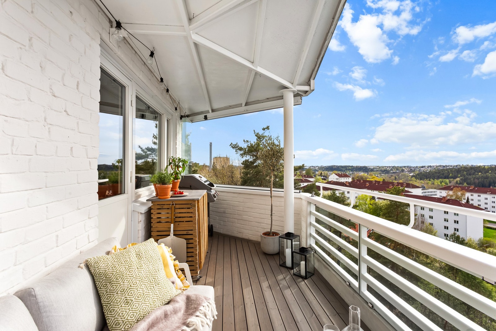 Fra stuen har du utgang til vestvendt balkong på ca. 10kvm. Galleribilde