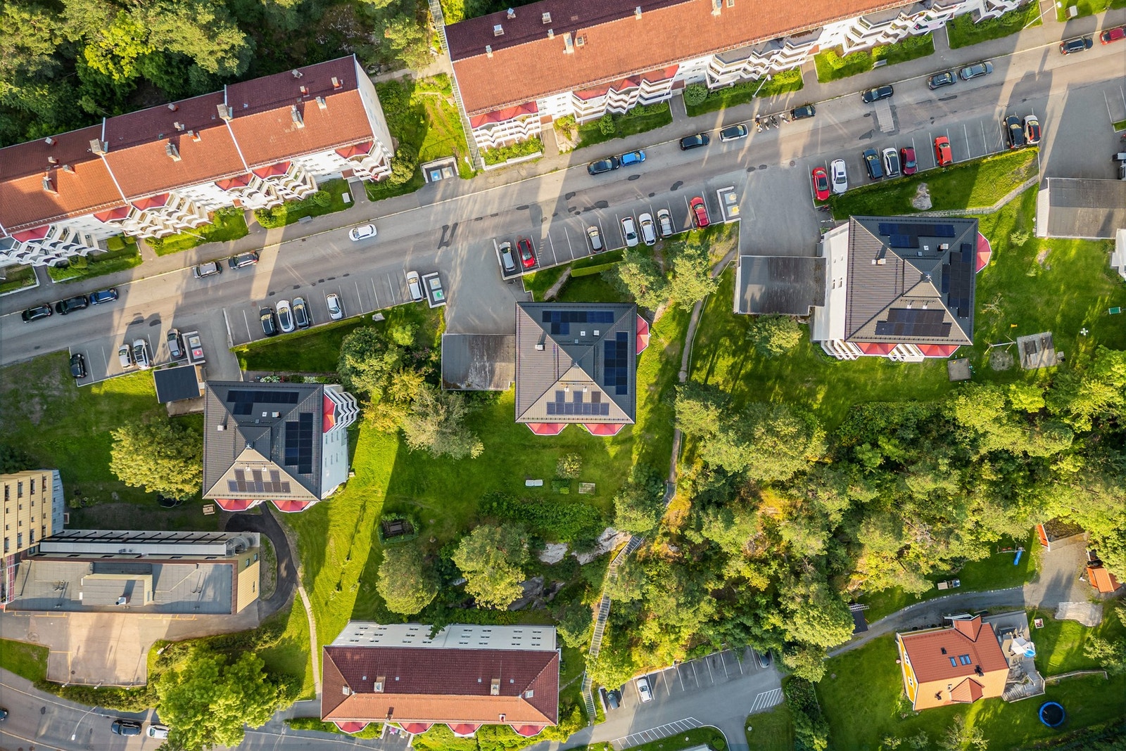 Beliggende i grønne og fine omgivelser. Galleribilde