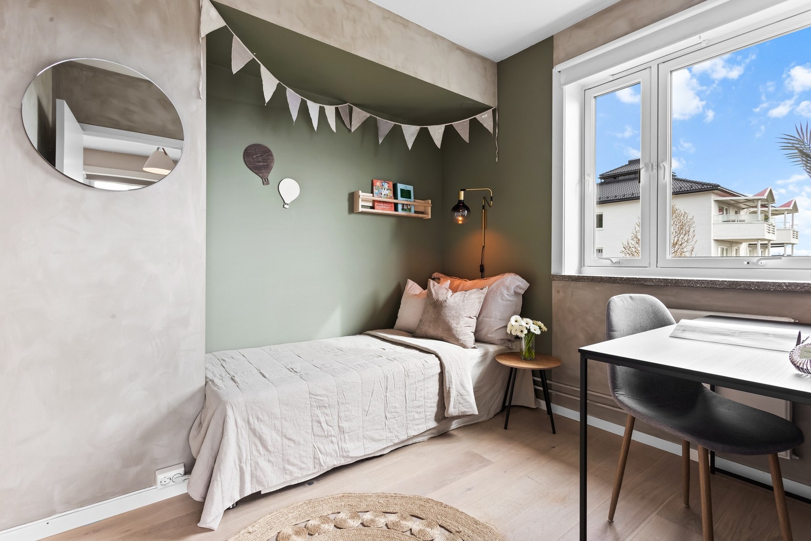 Det andre soverommet passer fint som barnerom, gjesterom eller kontor. Alt etter ønske og behov. Galleribilde