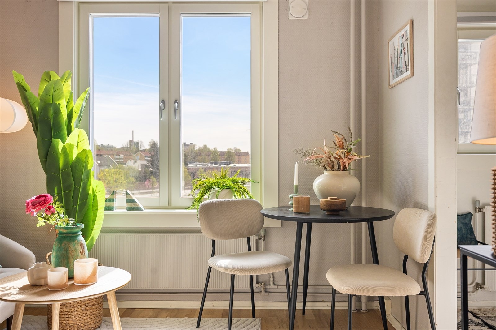 Varmtvann og fyring er inkludert i felleskostnadene. Galleribilde