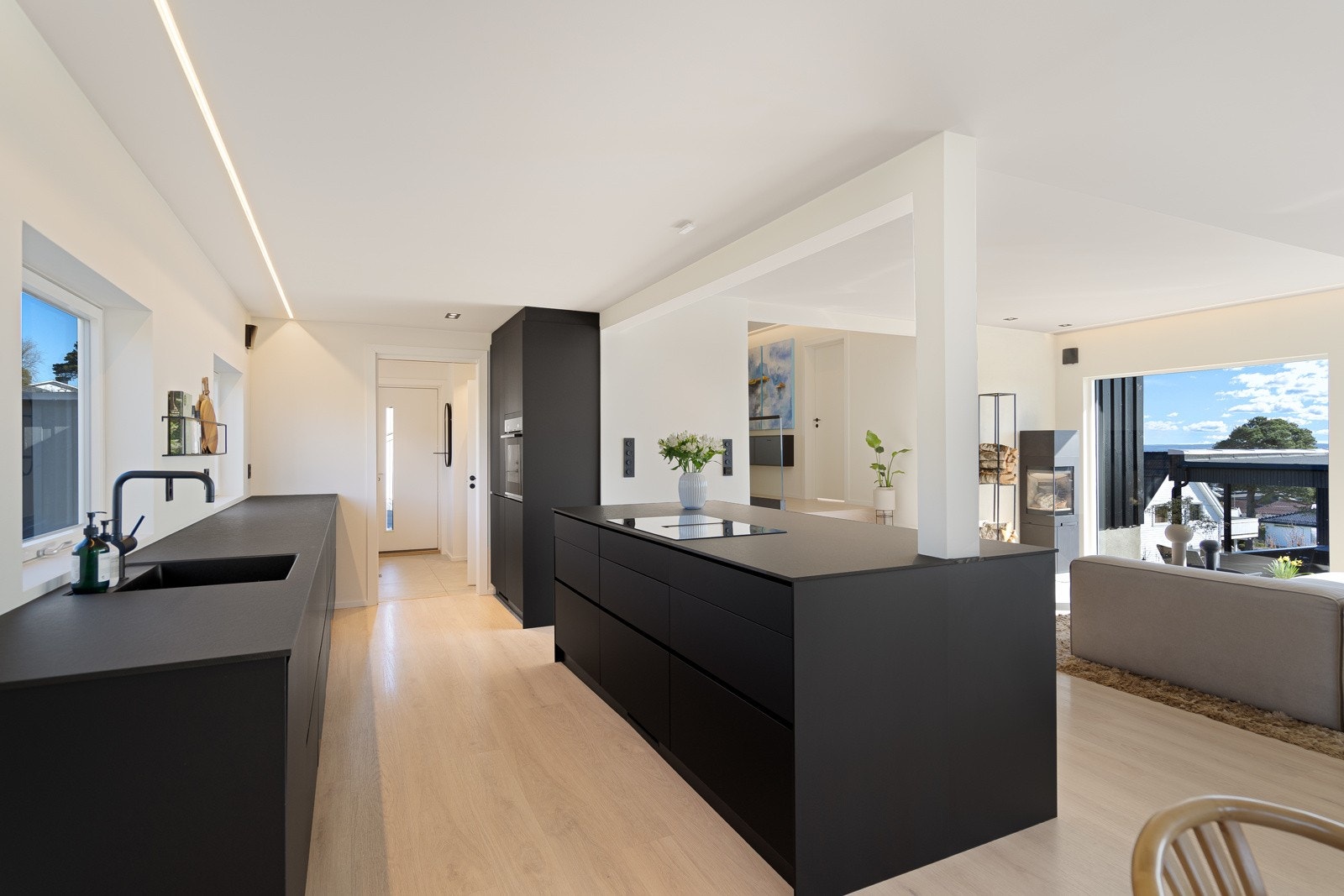 Utrolig funksjonelt og praktisk kjøkken Galleribilde