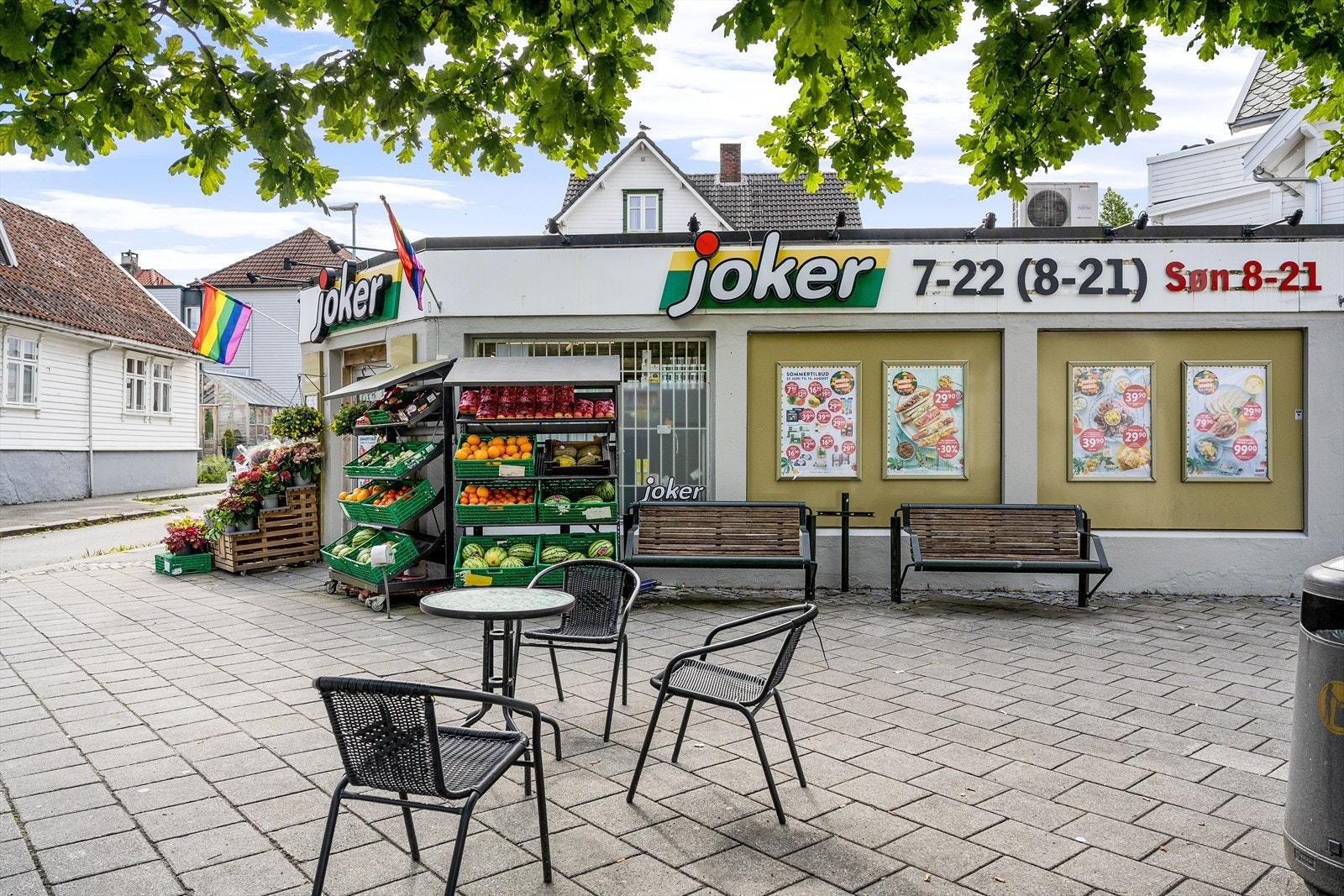 Kort gangavstand til Joker Storhaug som også er søndagsåpen. Galleribilde