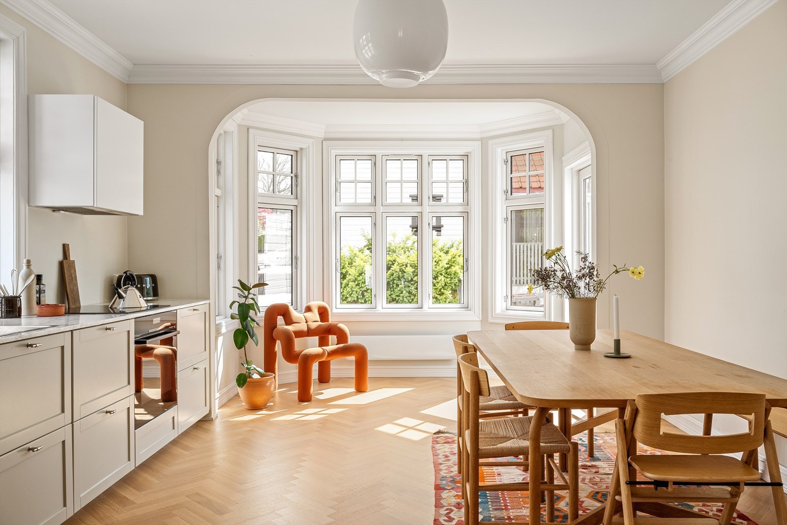 Velkommen inn! Denne perlen er opprinnelig fra 1907, men er betydelig renovert i 2023. Galleribilde