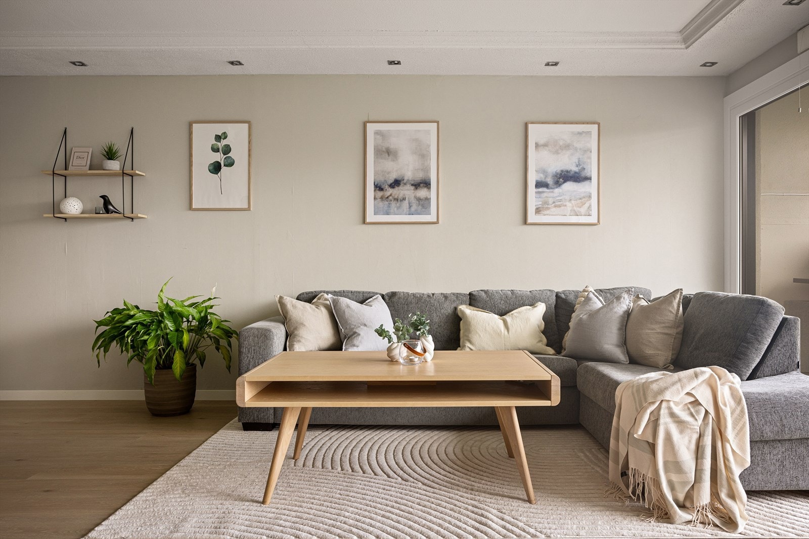 Leiligheten har en svært innbydende og hyggelig stue av god størrelse. Galleribilde