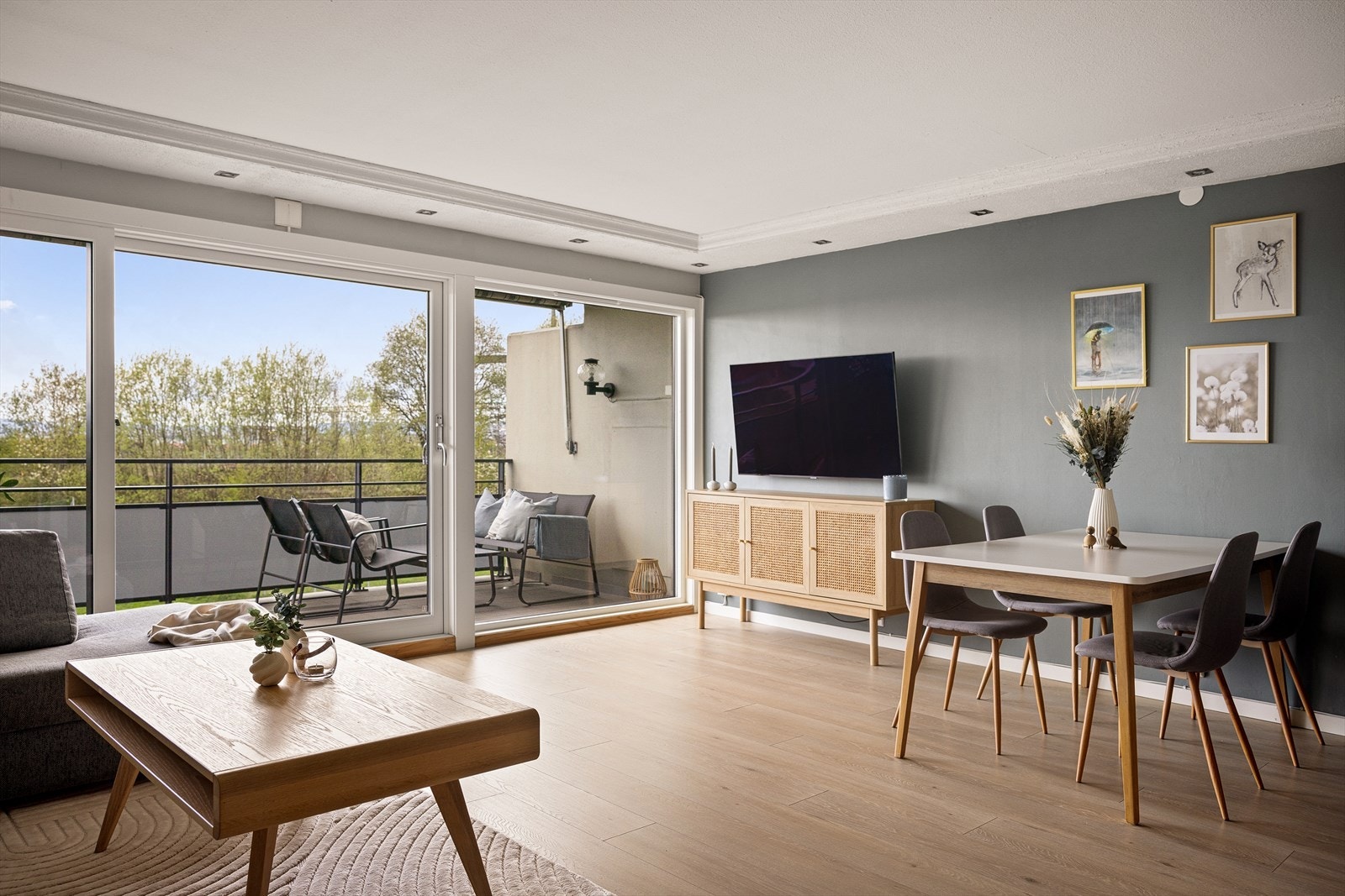 3. etasje inneholder åpen kjøkken og stueløsning. Galleribilde