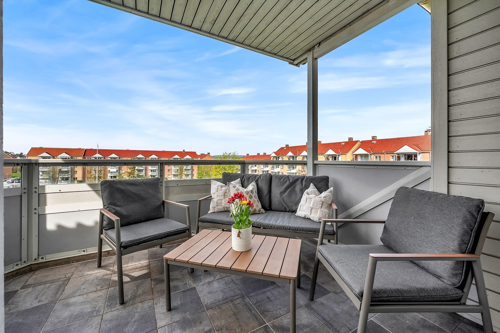 - Fra stuen har du utgang til en herlig balkong på ca. 9 m² - Galleribilde