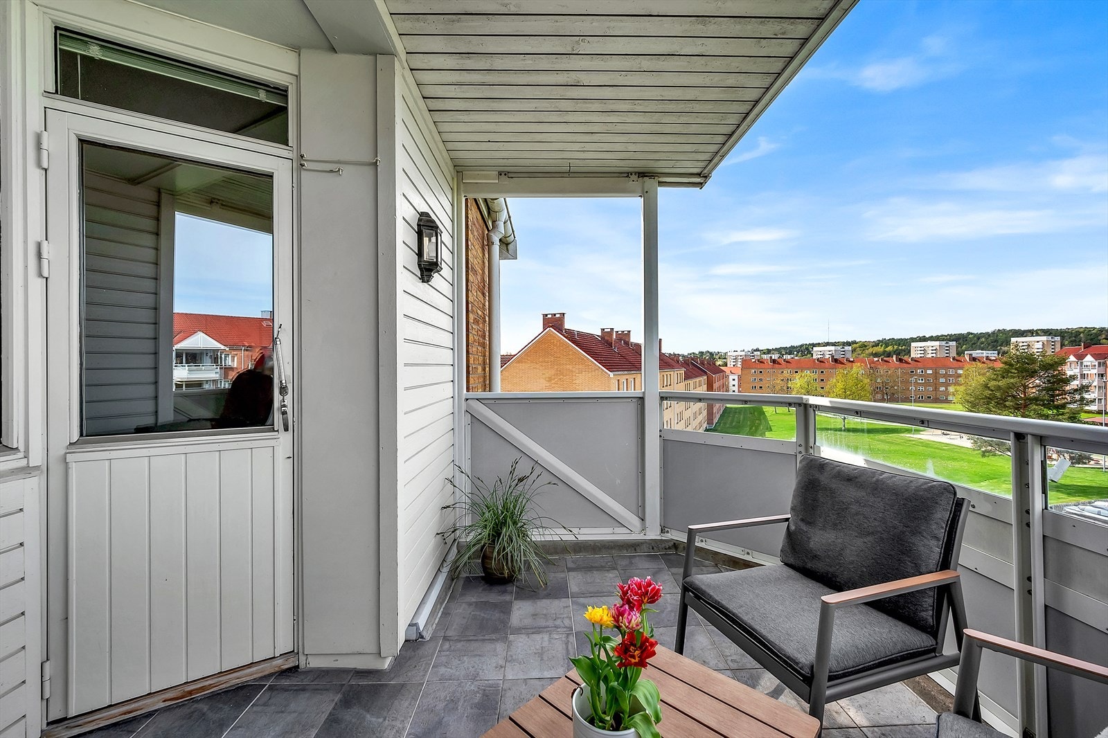 - Her kan du nyte solen fra ca. 14:00-23:00 midtsommers! - Galleribilde