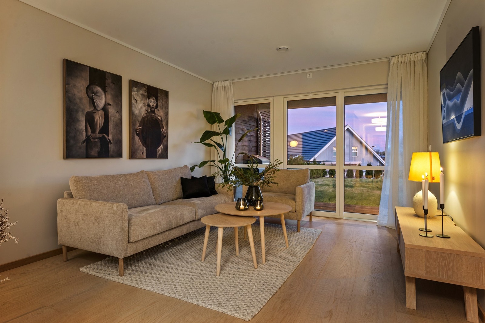 Hvis hovedstuen i andre etasje er okkupert og man vil ha litt tid for seg selv er det helt perfekt med en stue nummer 2! Galleribilde