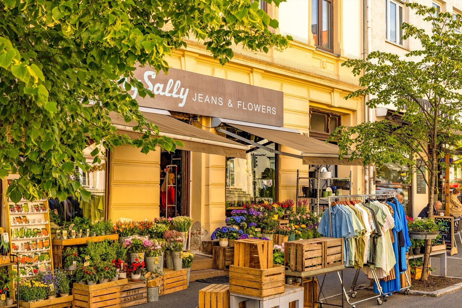 Nærområdet bugner av koselige kafeer, spennende restauranter og gode shoppingmuligheter Galleribilde