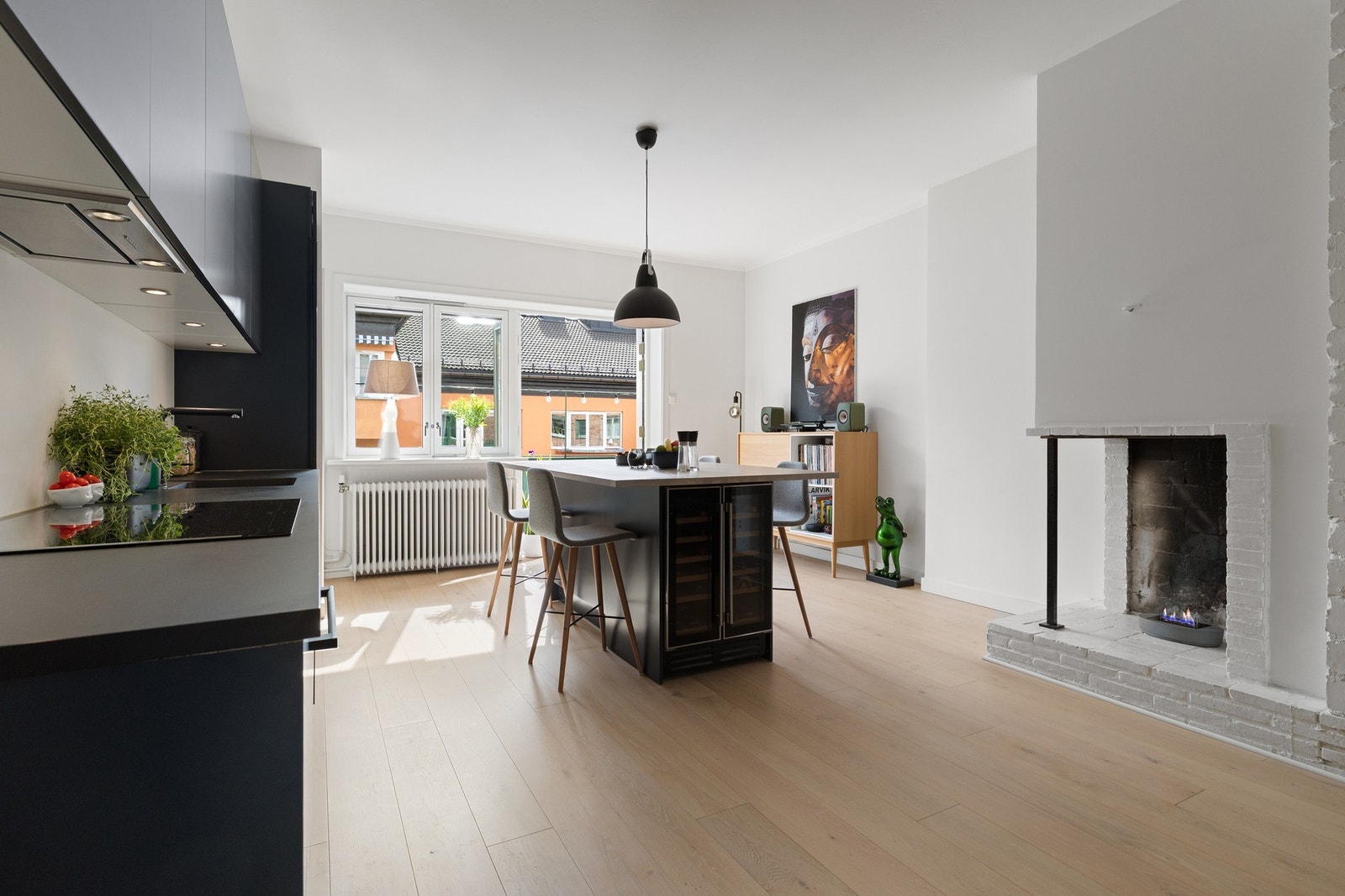 Delikat, nyere oppusset toppleilighet med meget god standard. Galleribilde