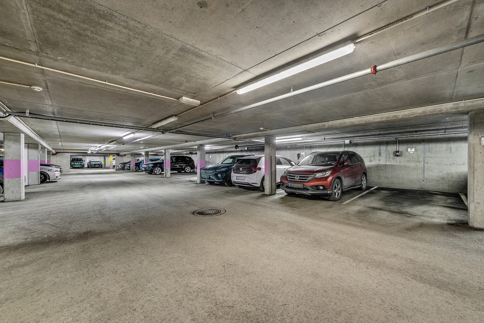 Det medfølger parkeringsplass med elbil-lader i felles garasjeanlegg samt kjellerbod på ca. 5 kvm Galleribilde