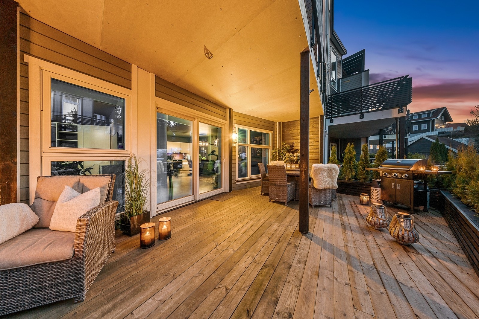 Fantastisk uteplass med delvis overbygget terrasse på ca. 31 kvm Galleribilde