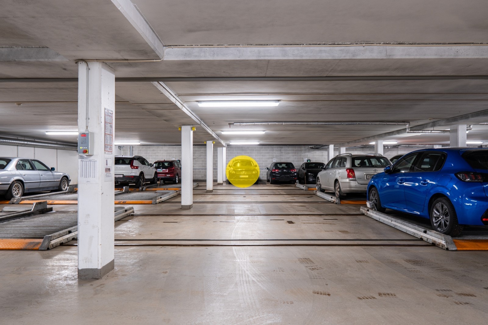 Fast plass i garasjeanlegg med følger - ikke på plattform - elbil lader man monteres Galleribilde