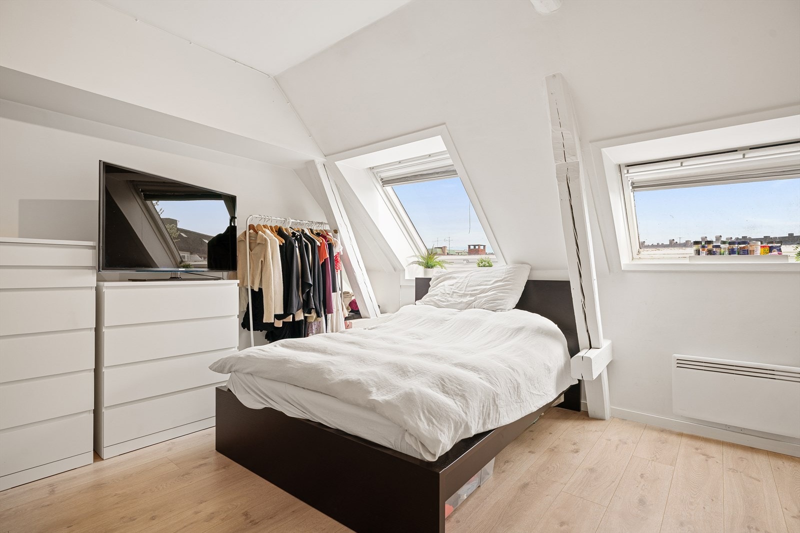 Hybel, vært leid ut for 13.000,- per mnd Galleribilde