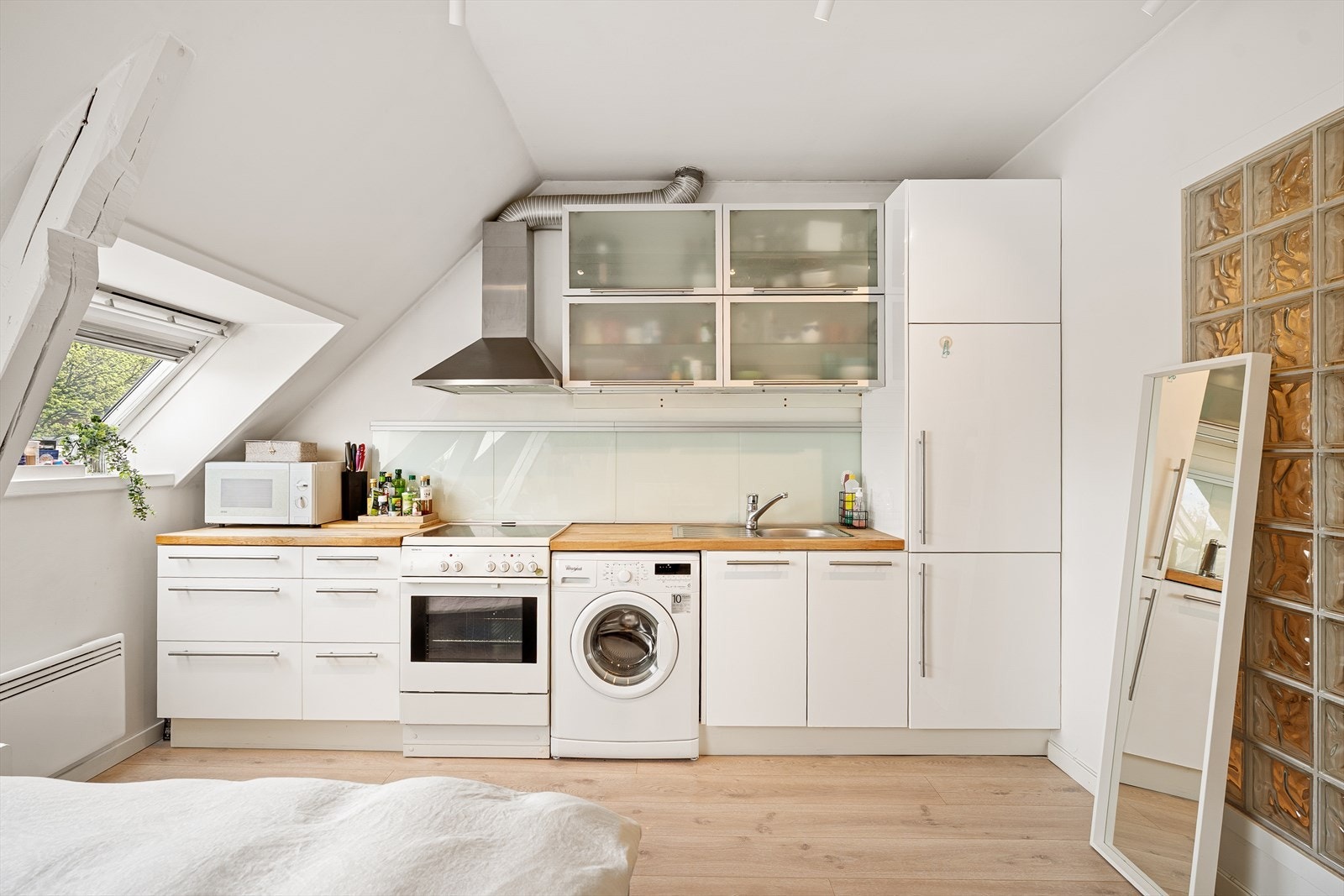 Hybel, vært leid ut for 13.000,- per mnd Galleribilde