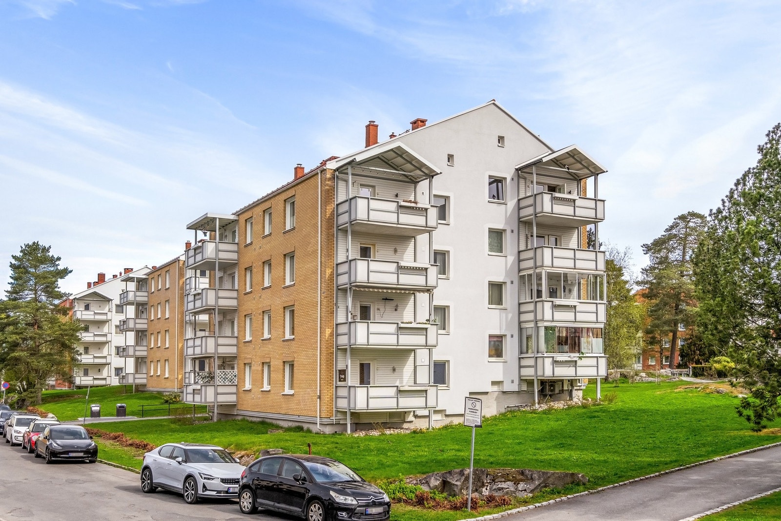 Fasade og fellesareal. Galleribilde