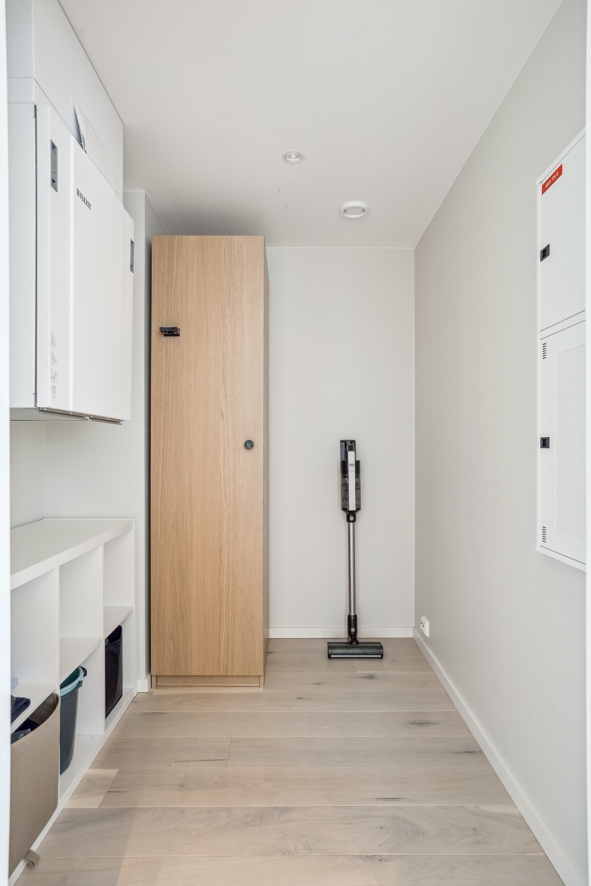 En praktisk bod/teknisk rom. Her finner du anlegg for balansert ventilasjon, sikringskap og internettboks. Galleribilde