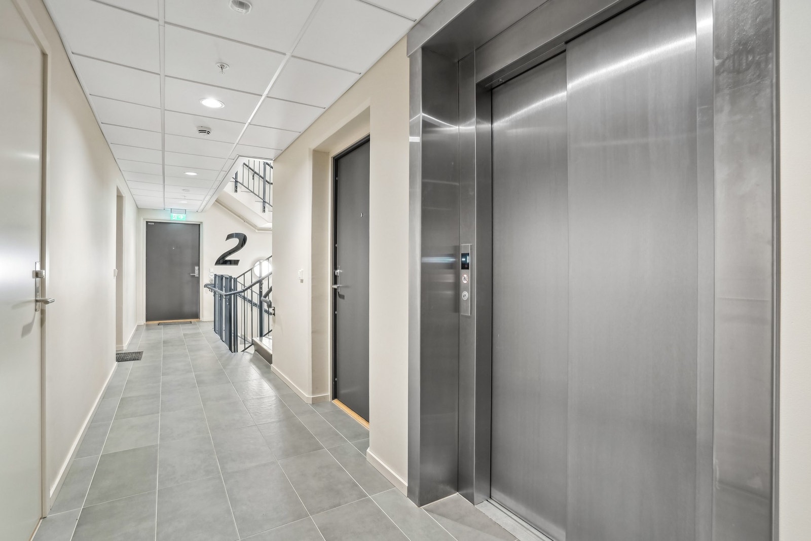 Leiligheten ligger i 2. etasje, med enkel adkomst via heis eller noen få trappetrinn. Galleribilde