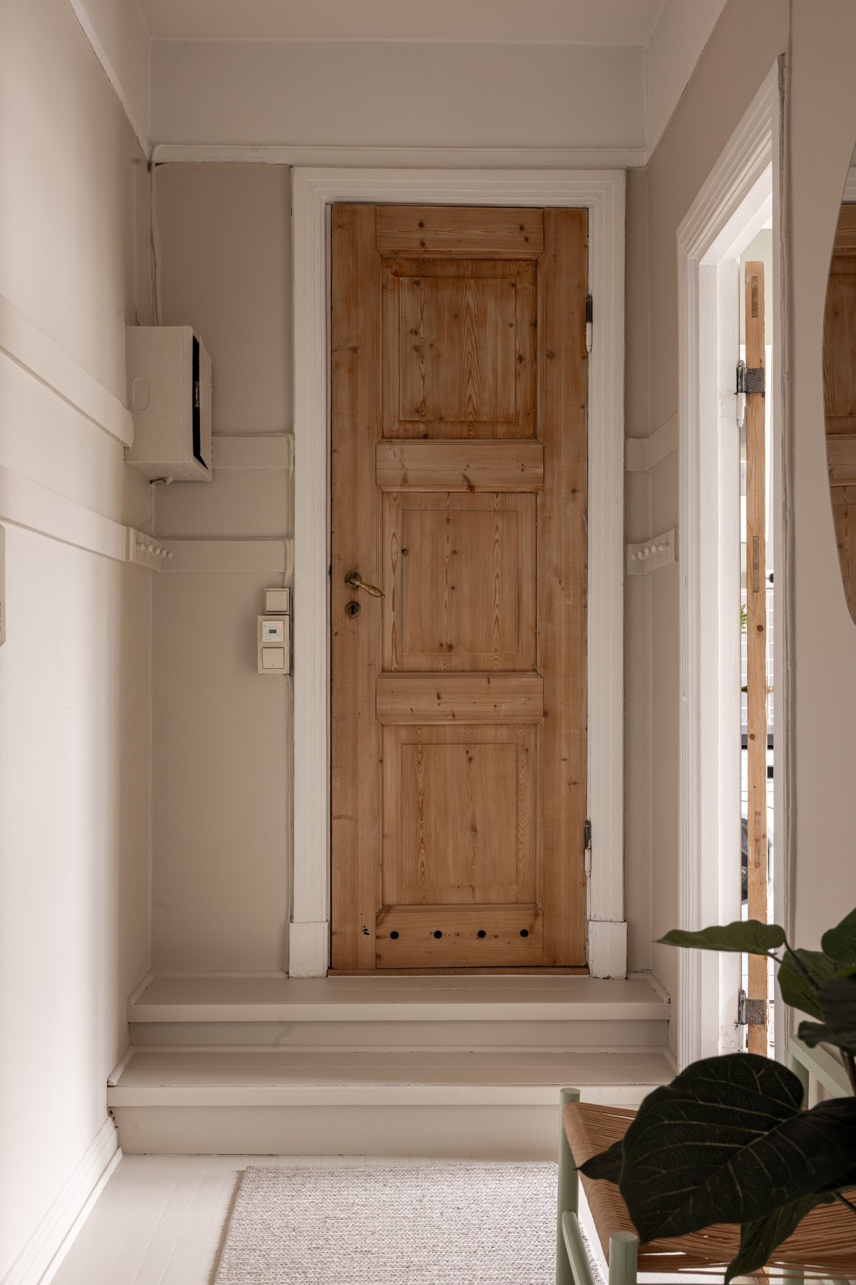 Boligen ligger flott plassert i byggets tredje etasje, noe som gir en fin kombinasjon av utsyn og privatliv. Galleribilde