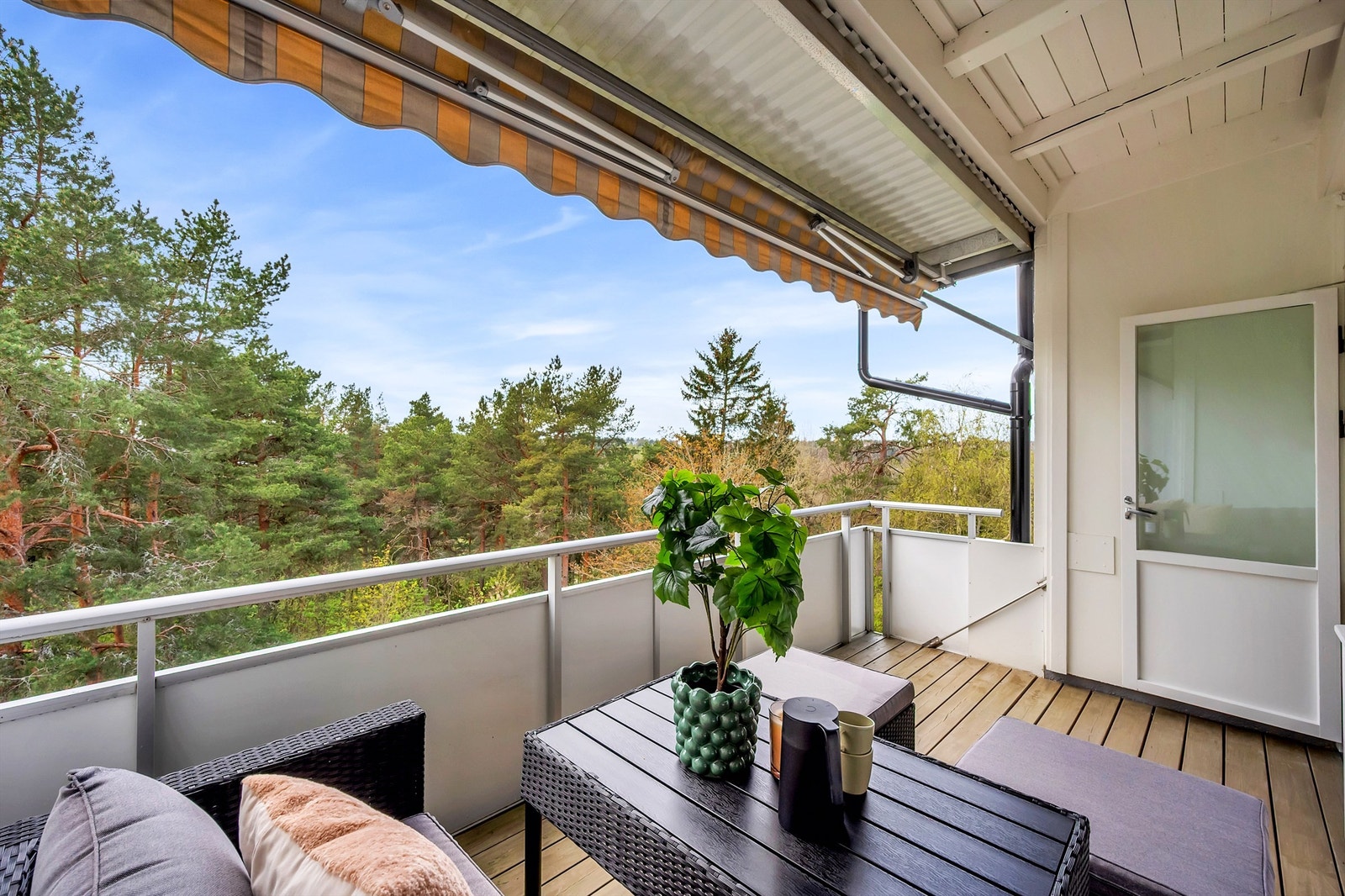 Med tretopper i siktet og sol på ettermiddagen og kvelden er dette et av boligens største høydepunkter. Galleribilde