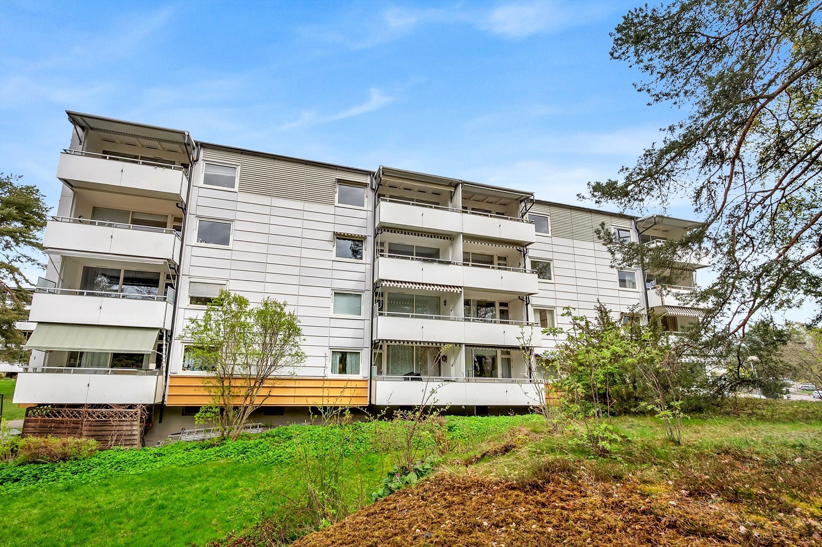 Fasade - balkongside. Galleribilde