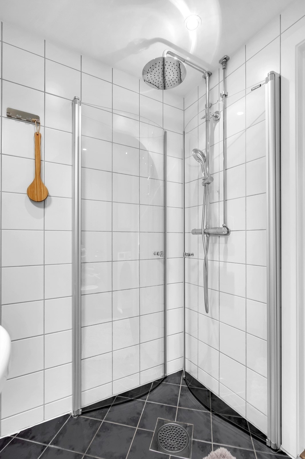 Dusjsone med nylig skiftet regndusj. Galleribilde