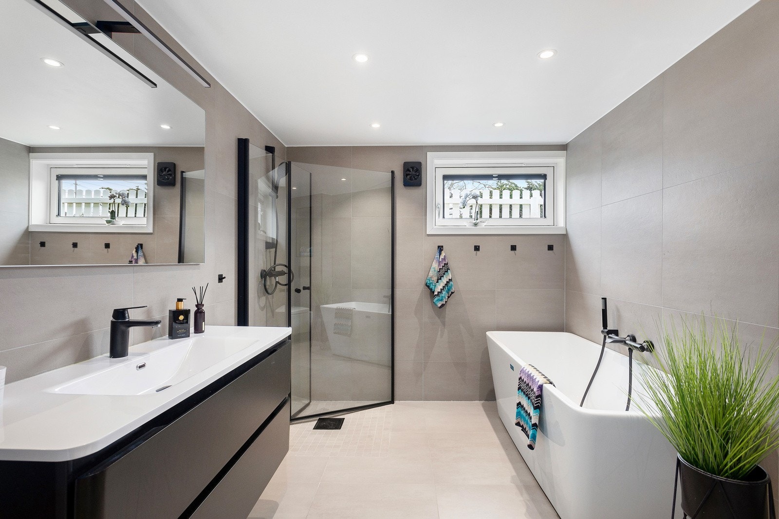 I underetasjen finner du et meget pent bad fra 2019 med varmekabler Galleribilde