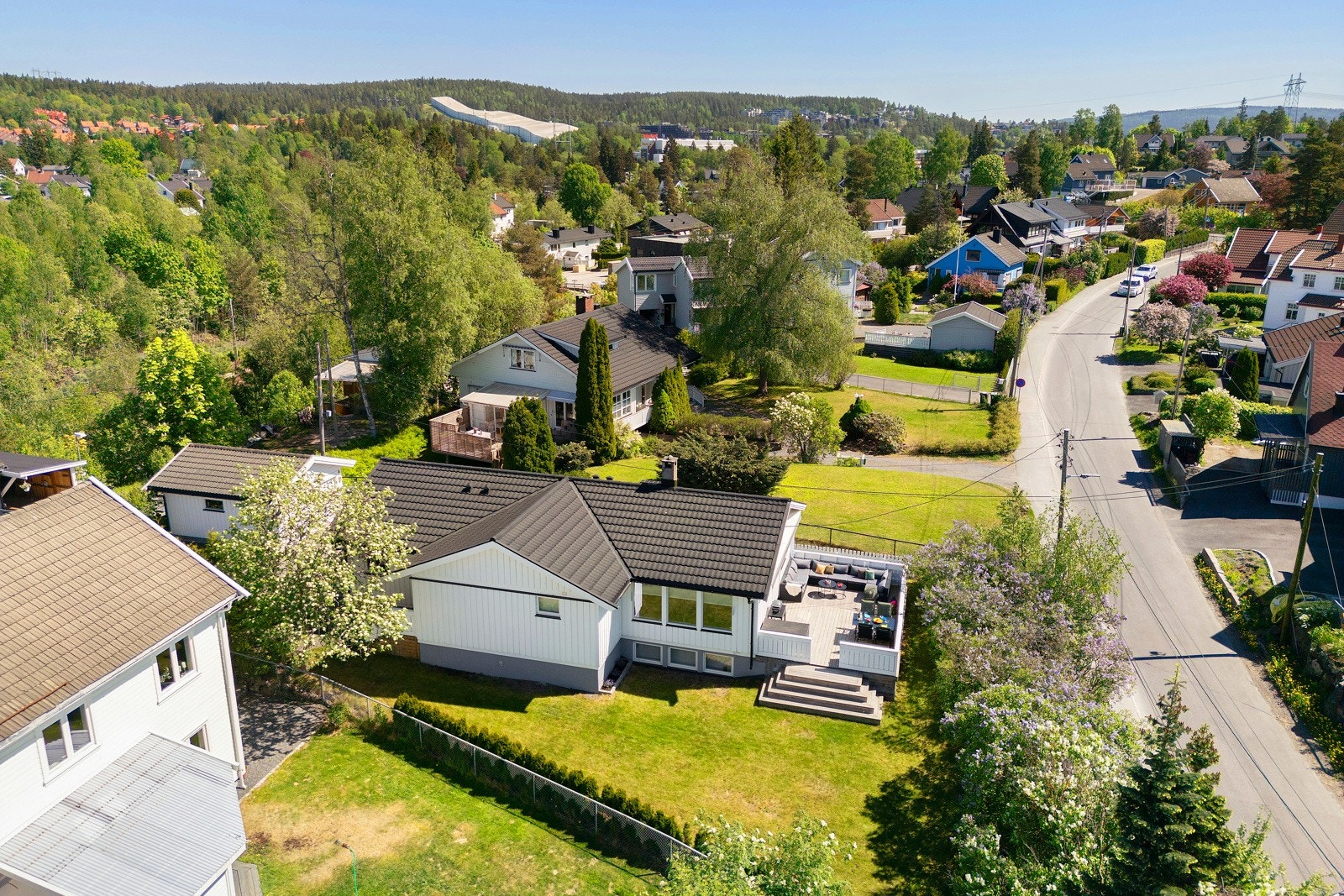 Boligen byr på sommeridyll for store og små! Galleribilde