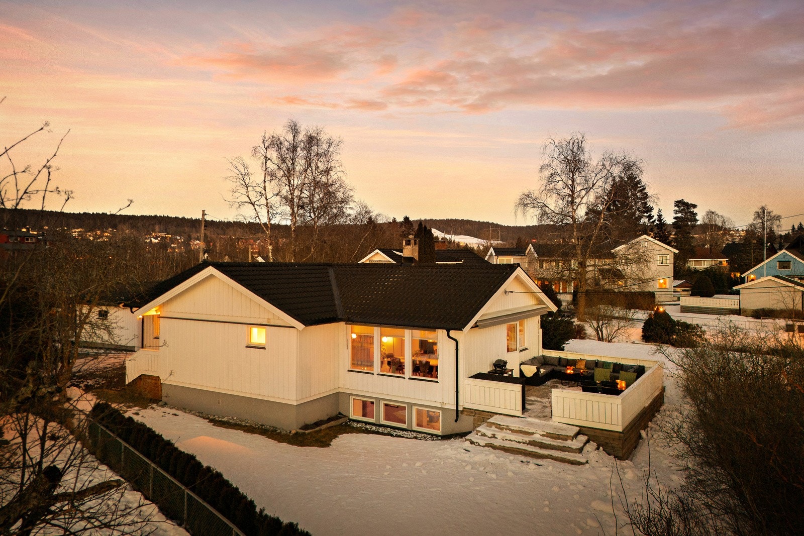 Boligen ligger fint og luftig til midt i "smørøyet" på Høybråten med kort vei til både skole og togstasjon Galleribilde