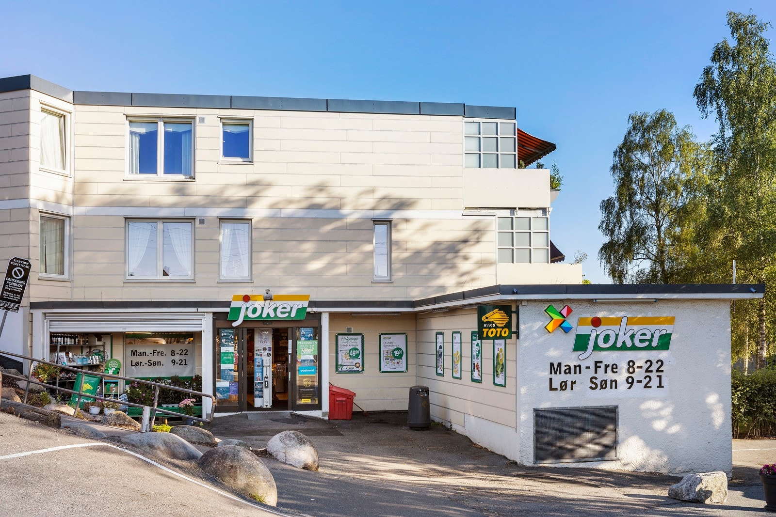 Søndagsåpen matbutikk like i nærheten Galleribilde