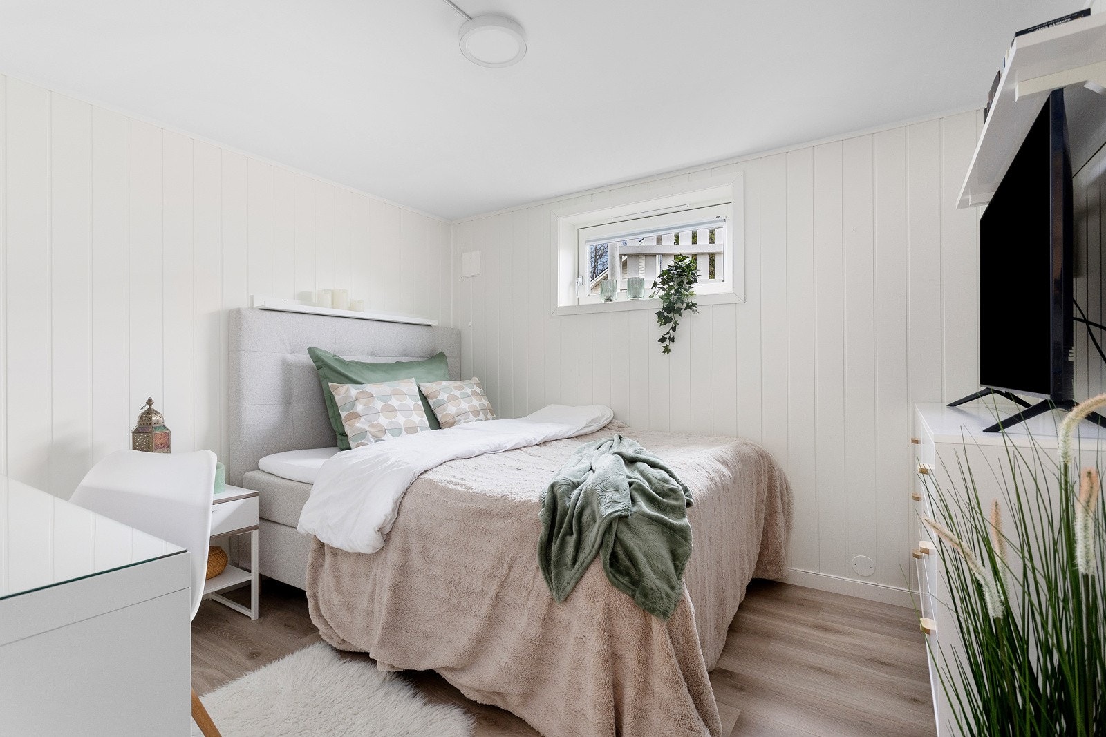 Soverom 4 - Praktisk soverom i underetasjen som passer perfekt som barnerom, gjesteværelse eller kontor Galleribilde