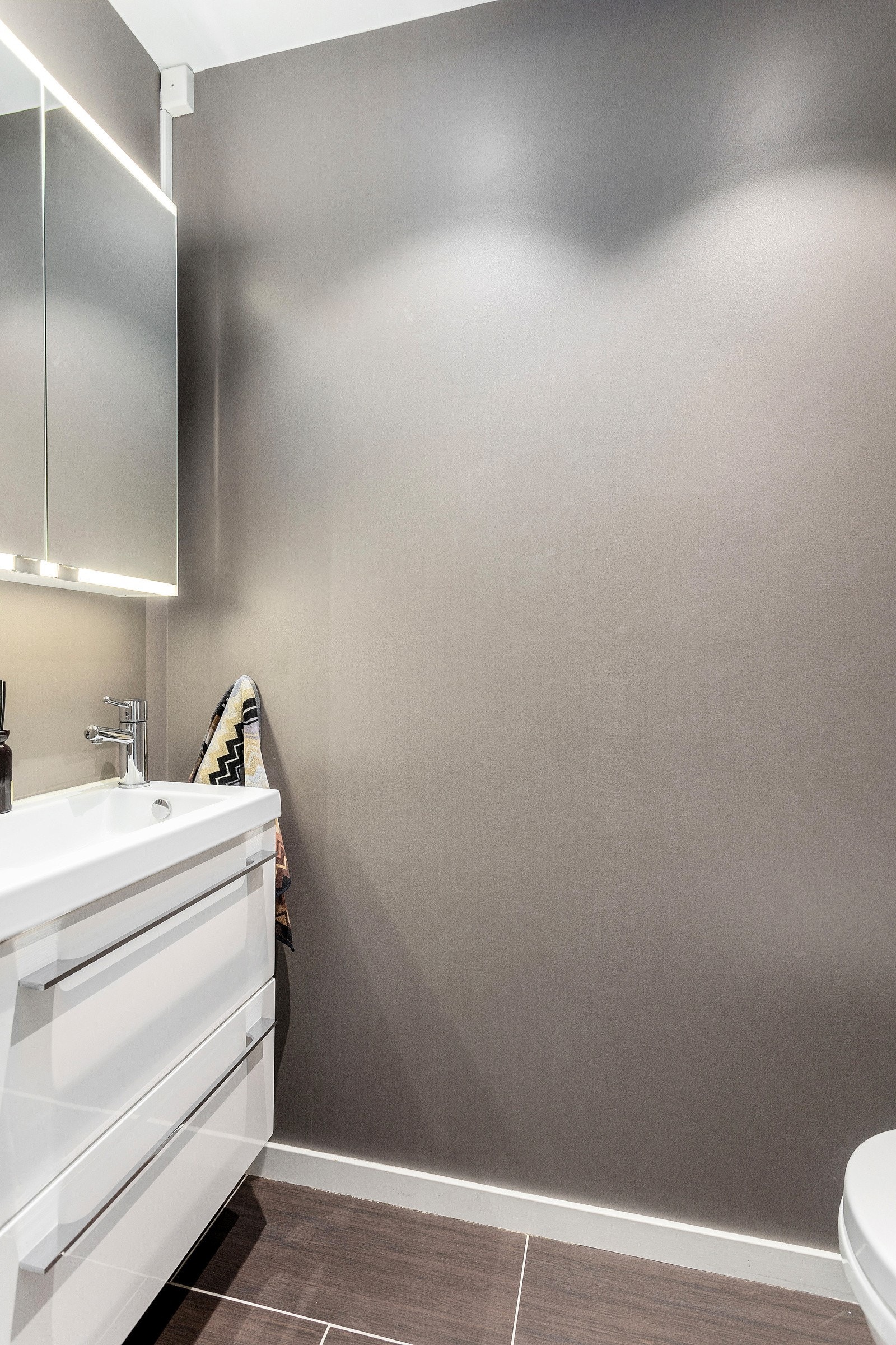 Meget praktisk toalettrom Galleribilde