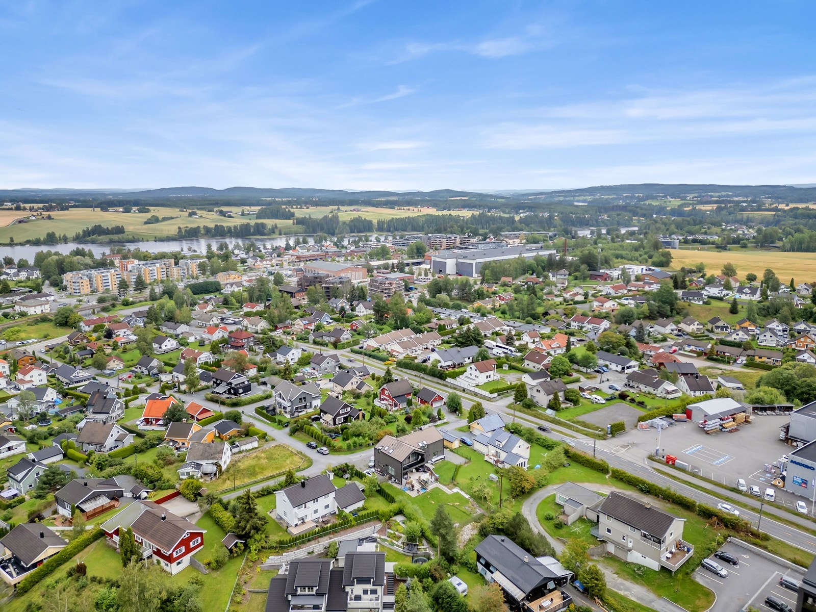 Perfekt for de som ønsker å bo rolig, uten å gi fra seg byens bekvemmeligheter. Galleribilde