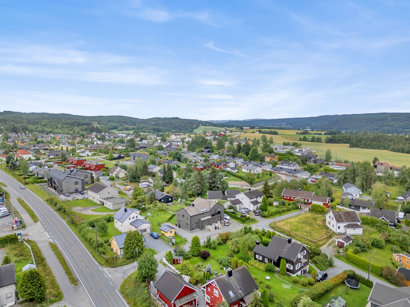 Boligen ligger i et koselig og barnevennlig nabolag med kort avstand til Sørumsand sentrum. Galleribilde