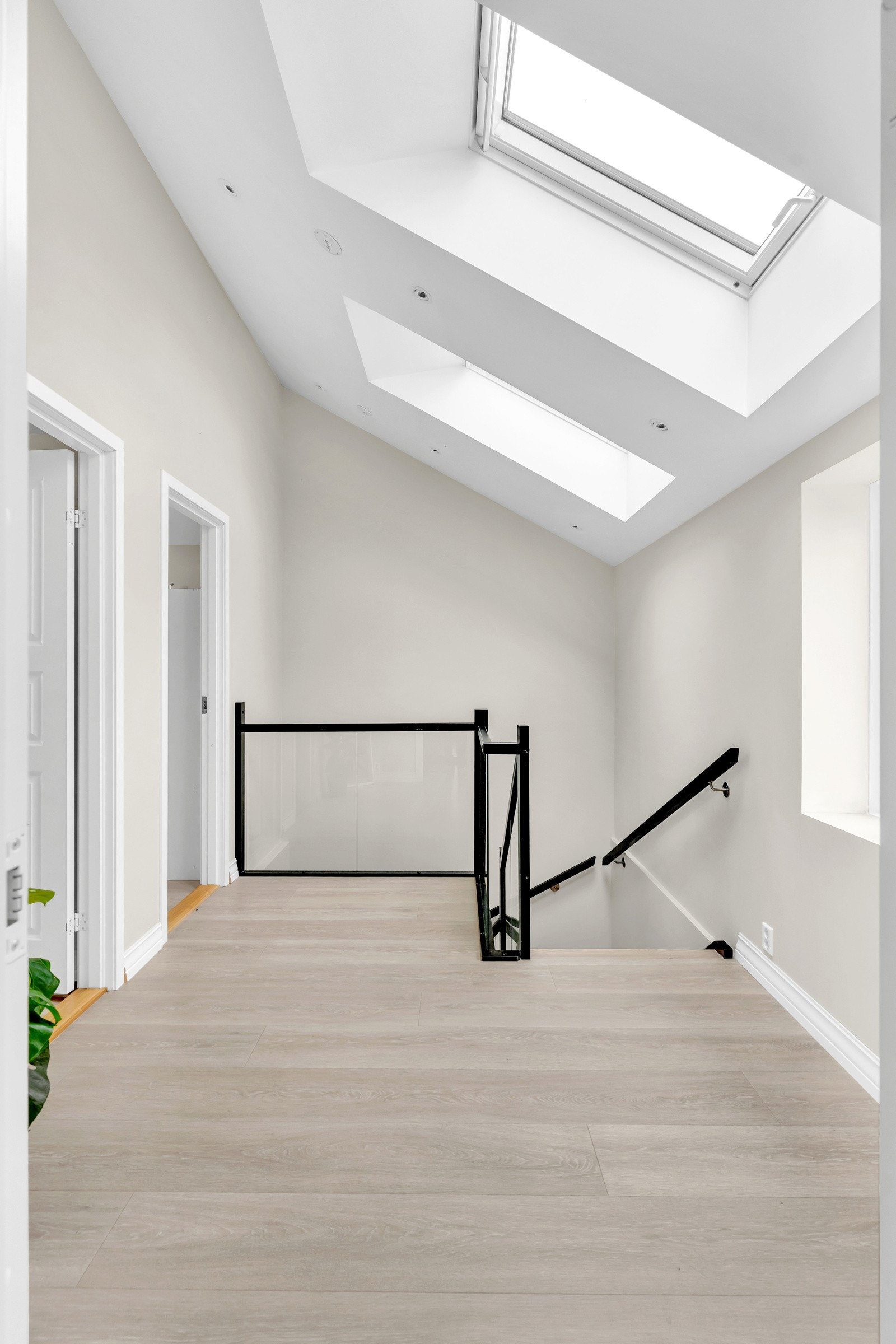 Trappen fører opp til en herlig gang som fører deg til de forskjellige rommene. Galleribilde