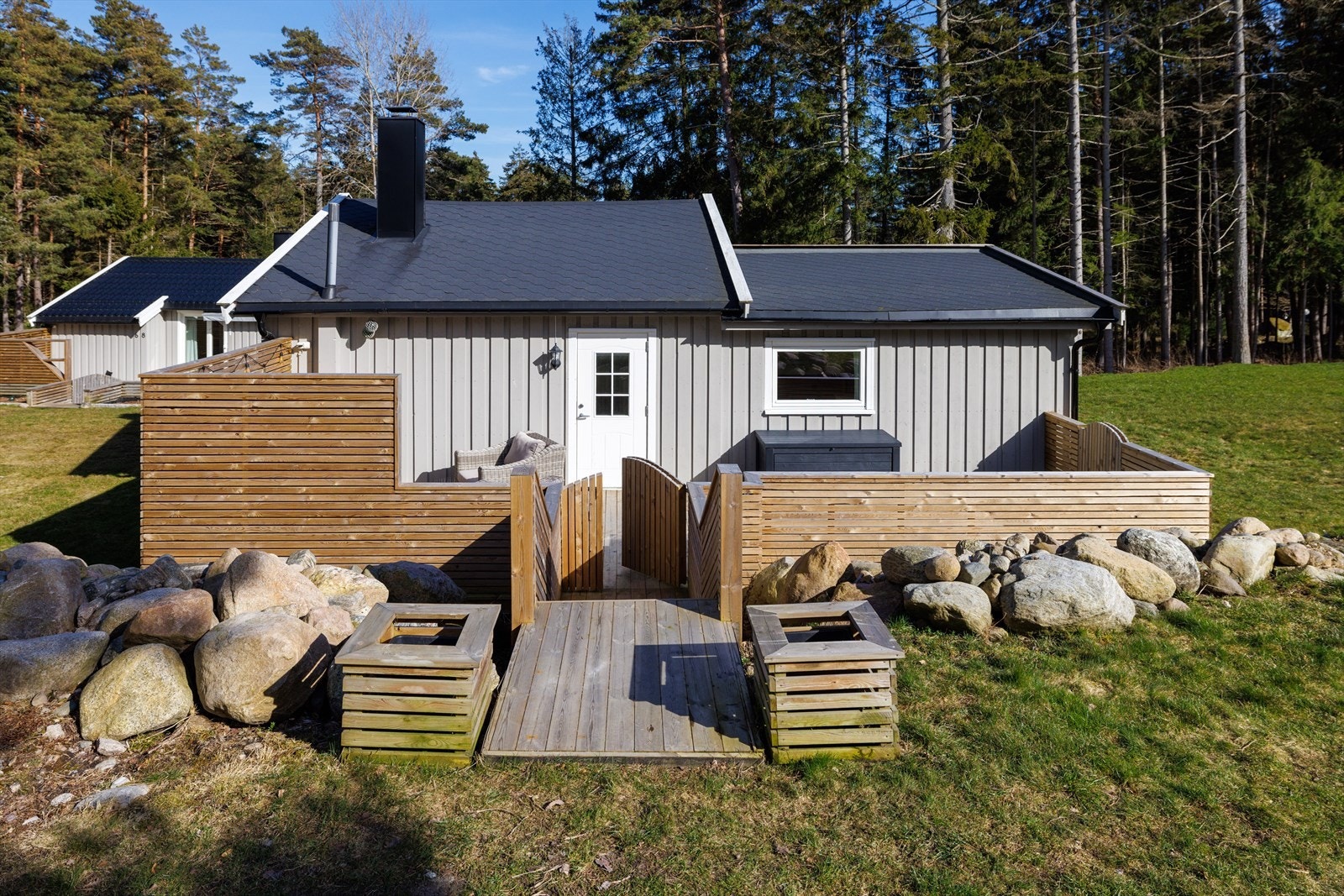 Fritidsboligen er på 56 kvadratmeter og har blitt godt vedlikeholdt. Galleribilde