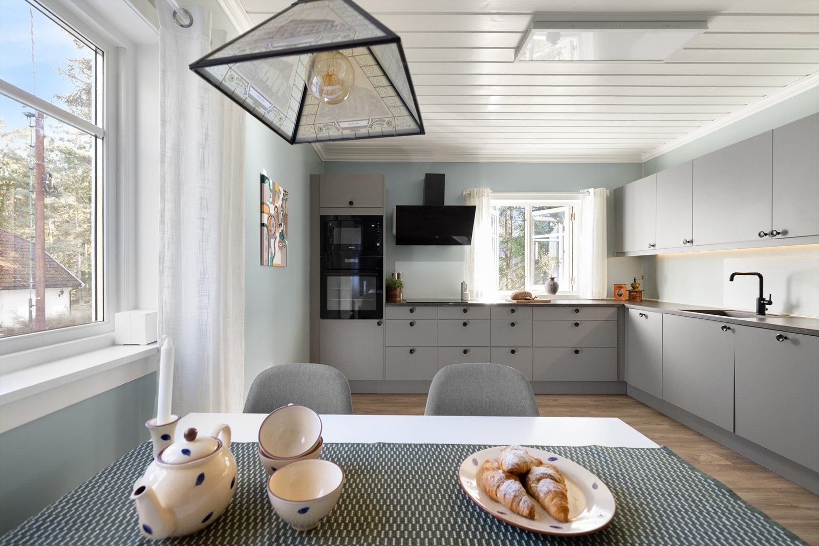 Kjøkkeninnredningen er fra 2021 og av merket Norema. Galleribilde