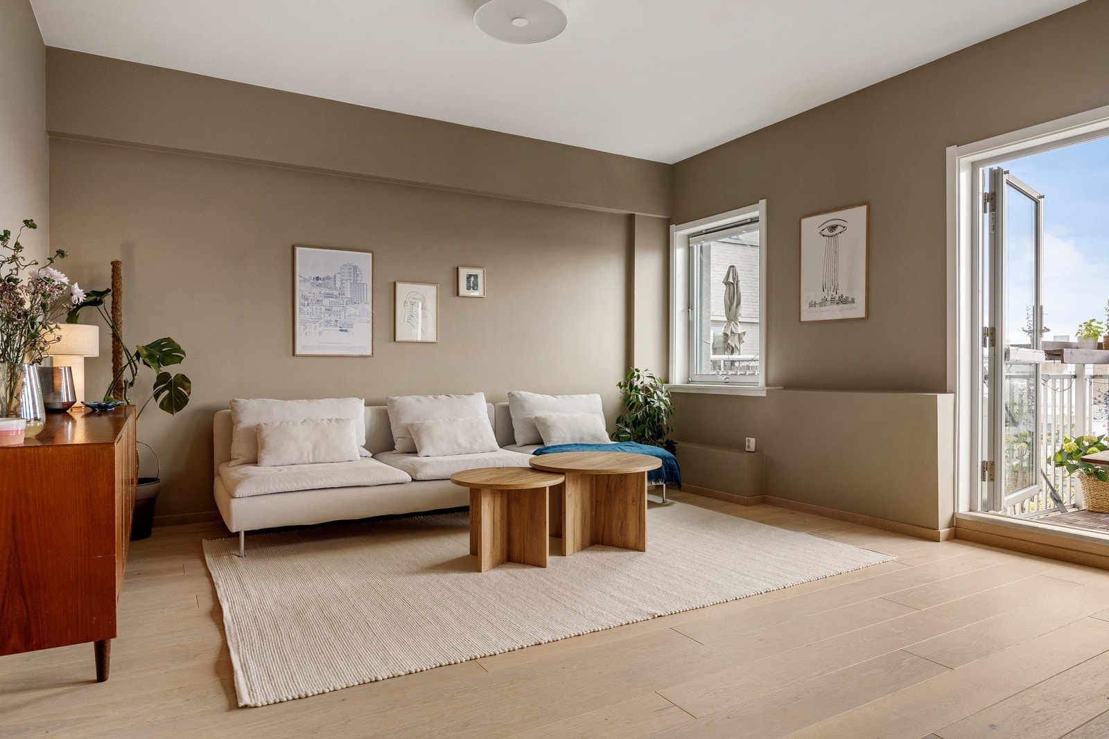 Svært gode lysforhold. Ny 1-stavs eikeparkett i 2019. Galleribilde