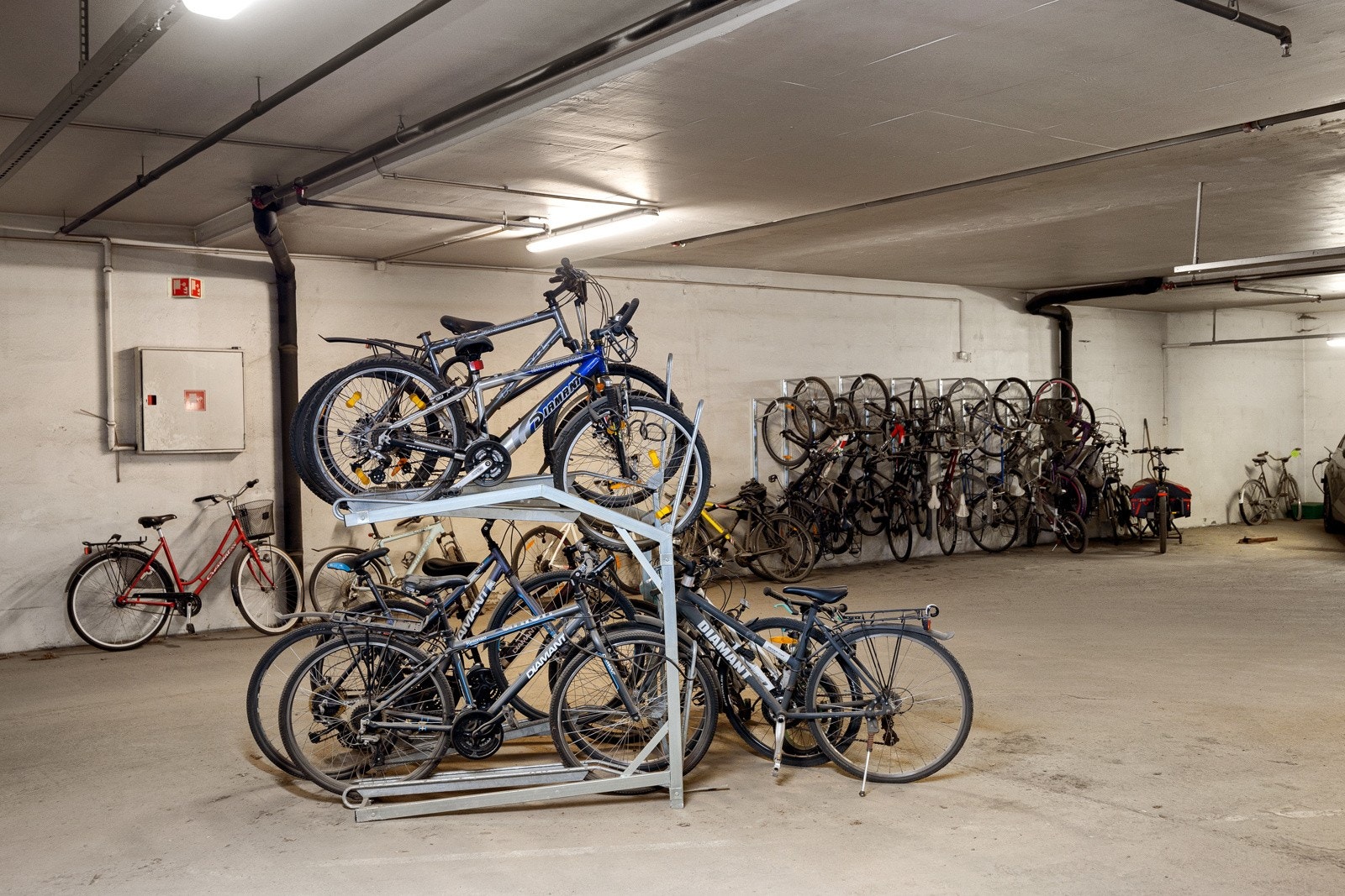 Innendørs sykkelparkering. Galleribilde