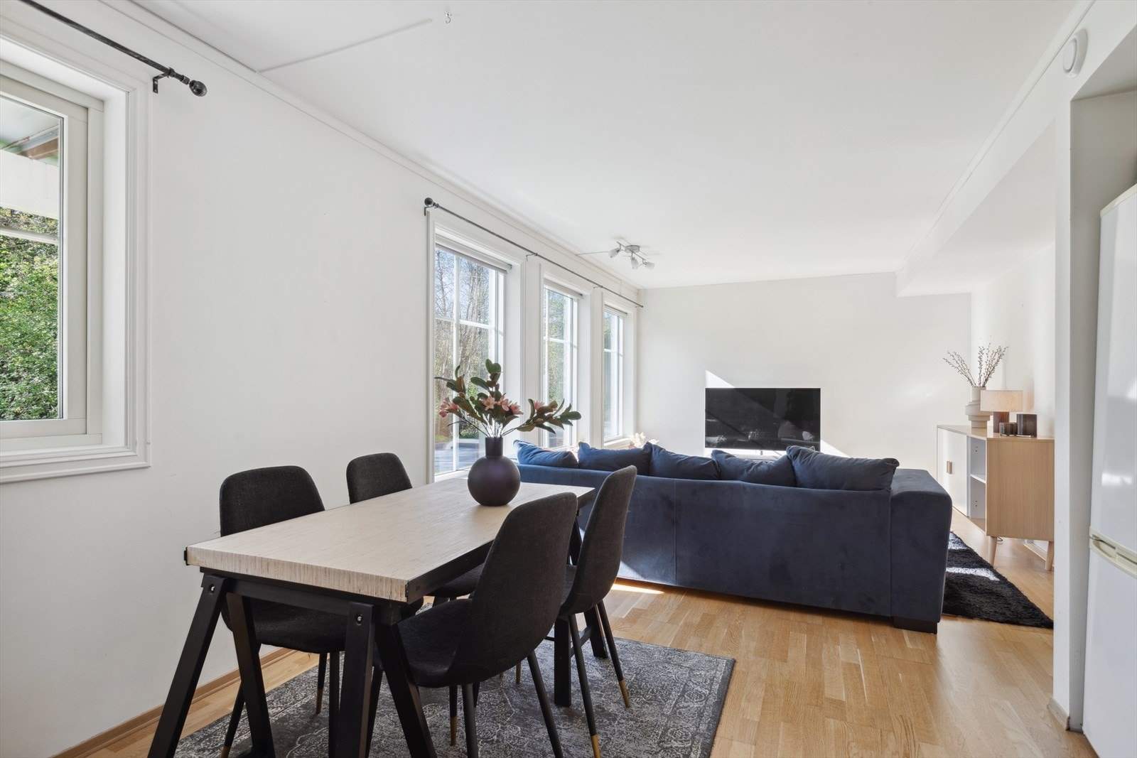 Utleiedel: Spisestue Galleribilde