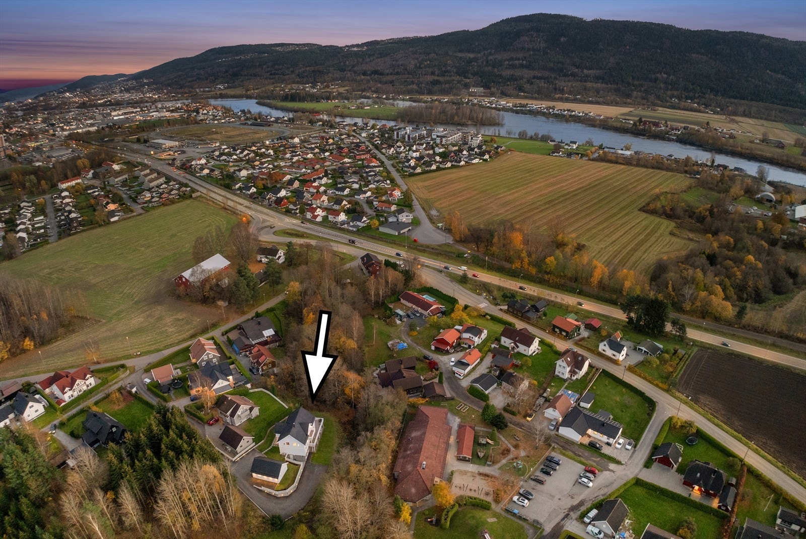 Beliggenheten er helt ypperlig - med stille og usjenert beliggenhet innerst i blindvei Galleribilde