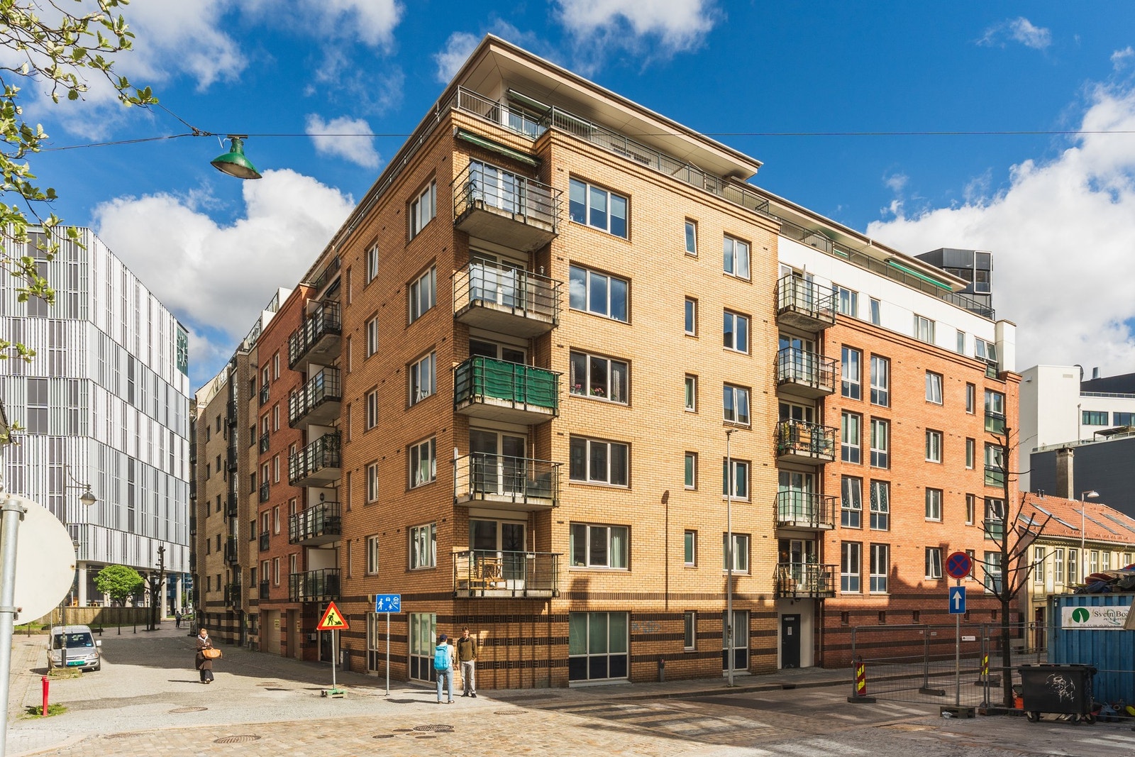 Kryddergården er et veldrevet borettslag bestående av 39 andeler. Heis i bygget sørget for enkel tilkomst til leiligheten som ligger i tredje etasje. Galleribilde