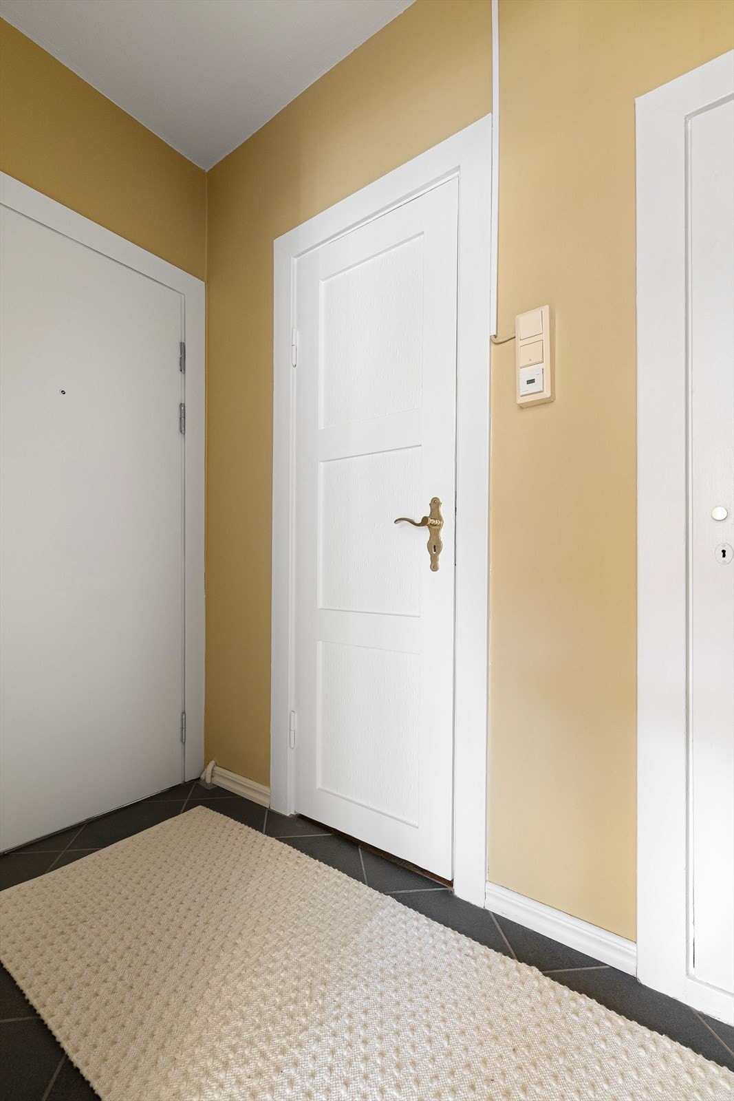 Veggene ble sist malt i 2023/2024 og taket ble malt opp i 2025 Galleribilde